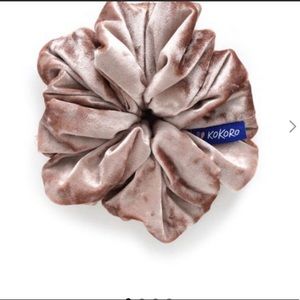 ☘️3/$30 NWT Oversized Scrunchie Kokoro Pink Velvet
